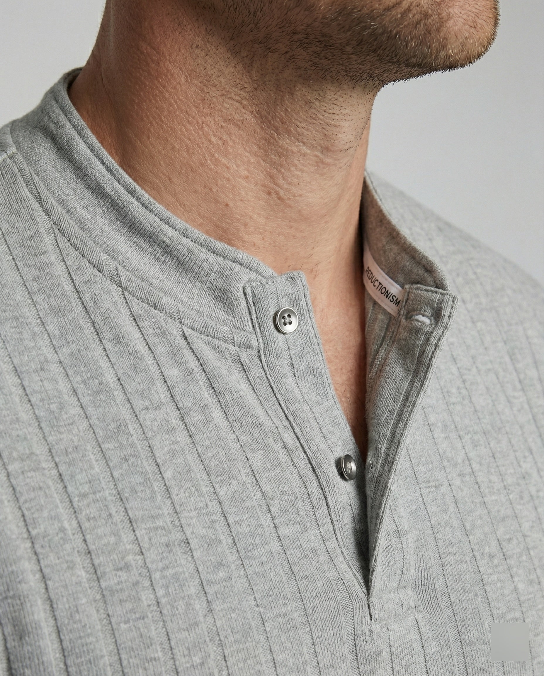 Herren Henley Sweatshirt mit Kristallknöpfen im Old Money Look