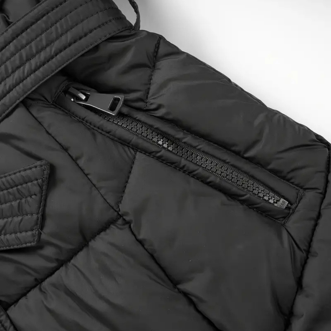 R&B | Winterjacke - Stilvolle Schwarze Damenjacke mit Einer Kunstfellkapuze