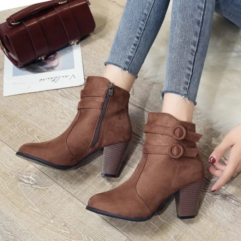 R&B | Retro-Gürtel-Schnalle Block-Absatz-Stiefel