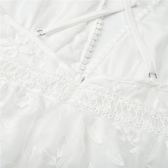 Elegantes weißes Sommerkleid