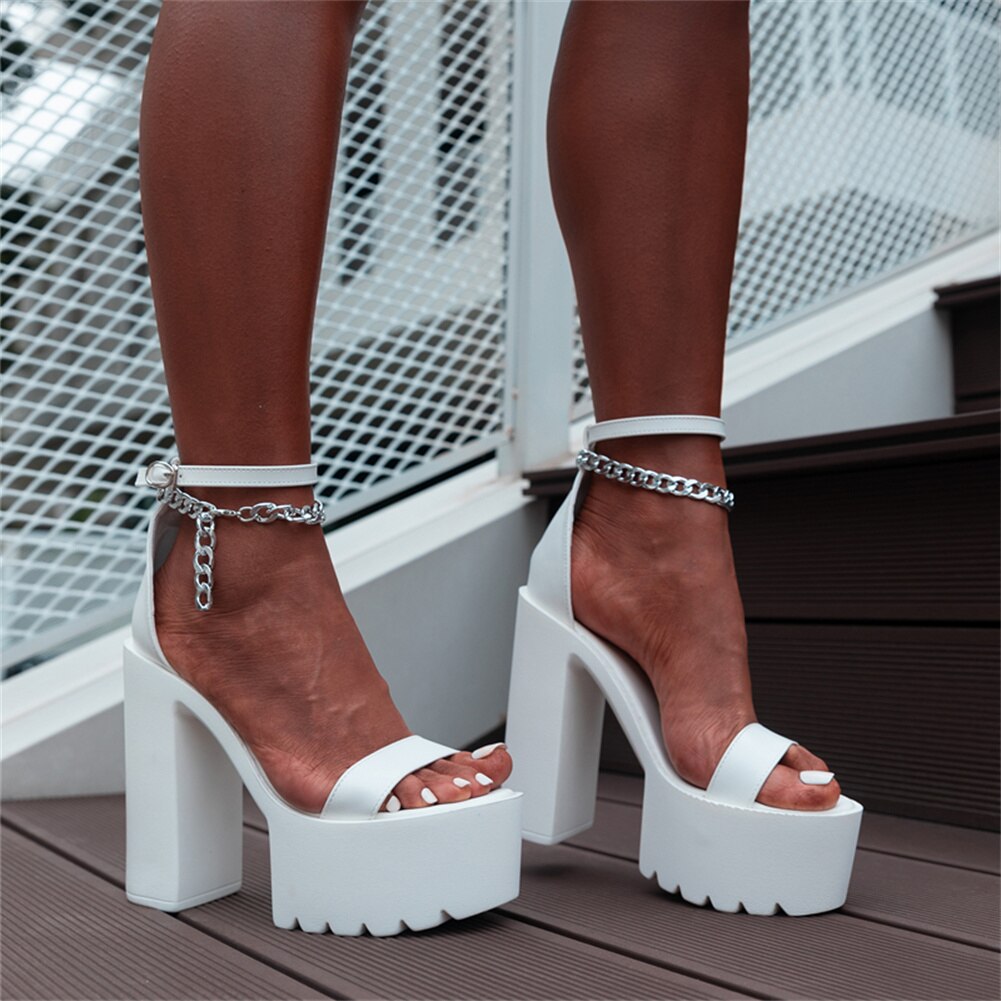 Lexi Heels | Super feminin und gleichzeitig edgy! R&B