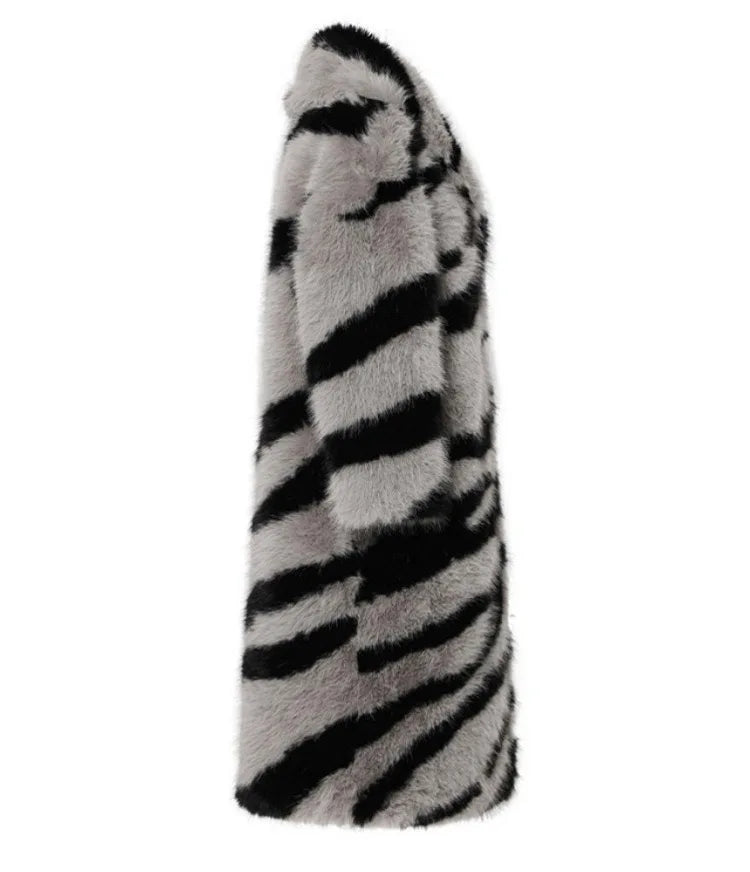 R&B | Langer Pelzmantel Damen mit Tierdruck - Luxuriöses & Stilvolles Winterdesign