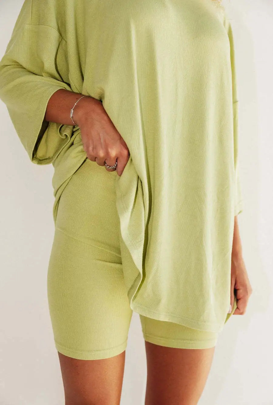 R&B | Damen Lounge Set mit Oversized T-Shirt und Biker-Shorts