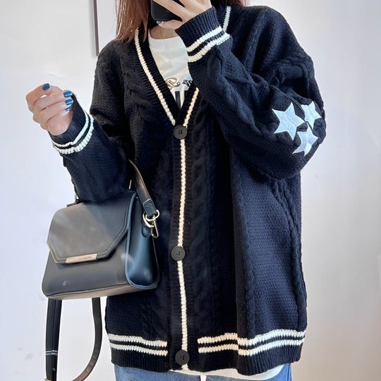R&B | Warmer Karamell Damenstrickjacke Mit Stilvoller Stickerei