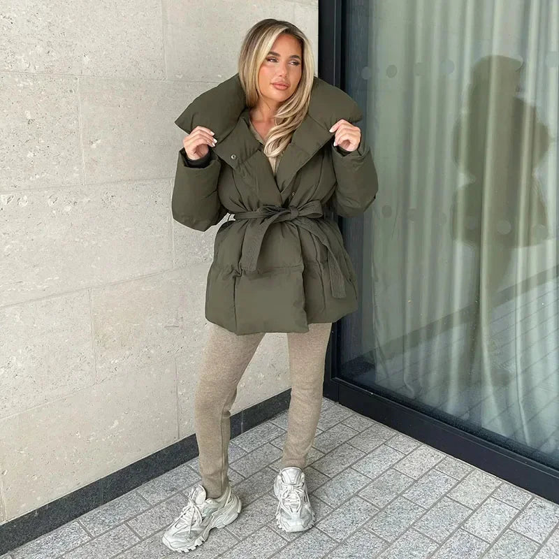R&B | Kurze Damenjacke mit Stehkragen und Taillierter Taille