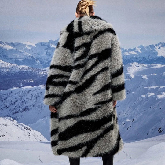 R&B | Langer Pelzmantel Damen mit Tierdruck - Luxuriöses & Stilvolles Winterdesign