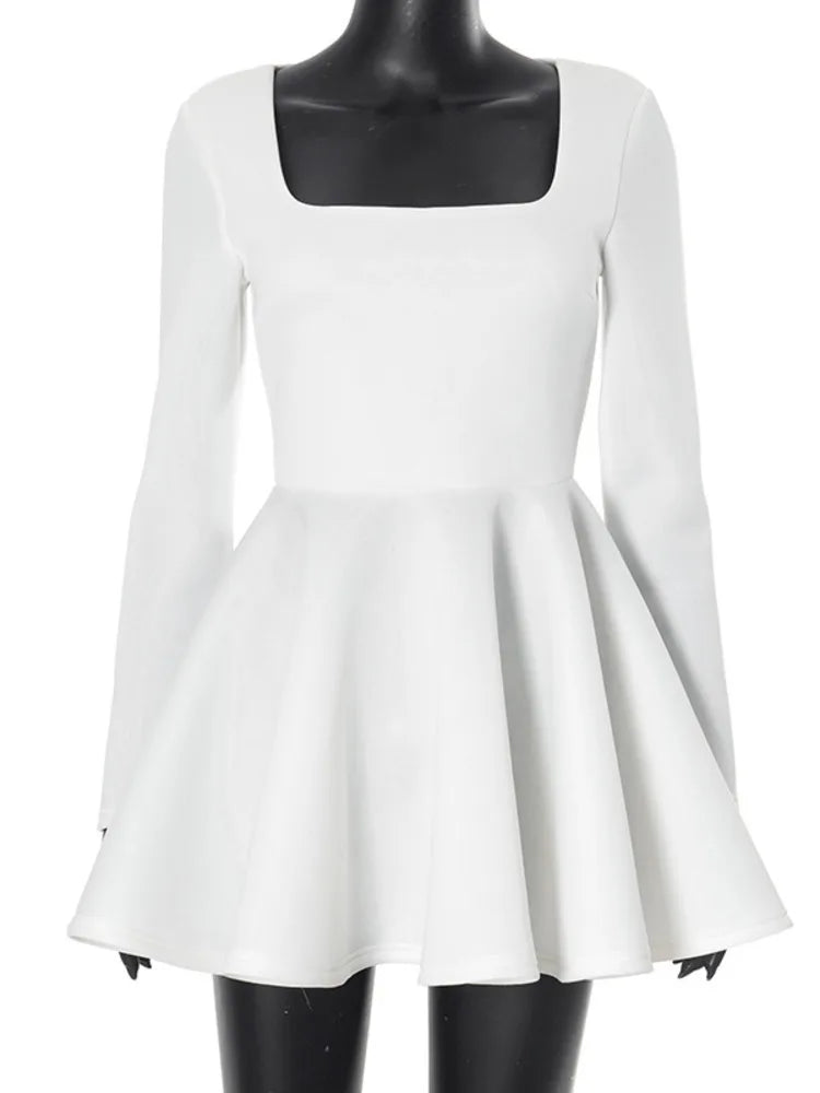 R&B | Elegantes Weißes Mini-Kleid Mit Quadrat-Ausschnitt