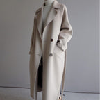 R&B | Warme Damen Wolljacke mit Langer Passform und Gürtel