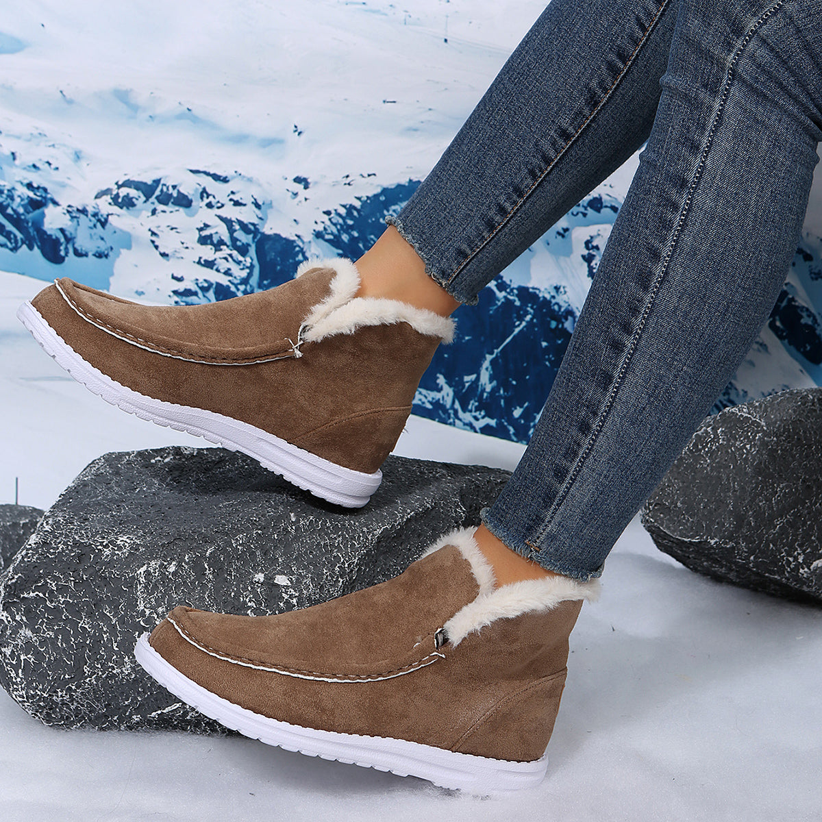 R&B | Bequeme Kurze Stiefel mit Plüschigem Fell und Flachen Sohlen für Frauen