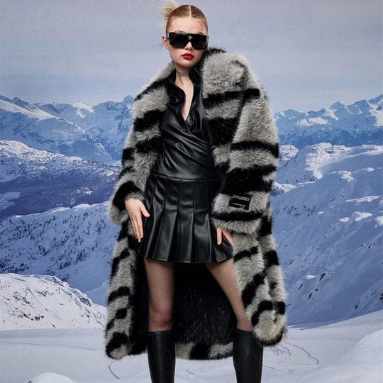 R&B | Langer Pelzmantel Damen mit Tierdruck - Luxuriöses & Stilvolles Winterdesign