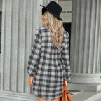 Kariertes Hemdkleid mit Gürtel und Knopfdetails