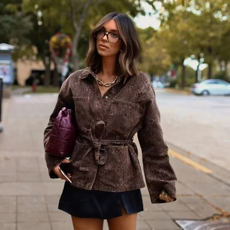 R&B | Jeansjacke mit Leopardenmuster