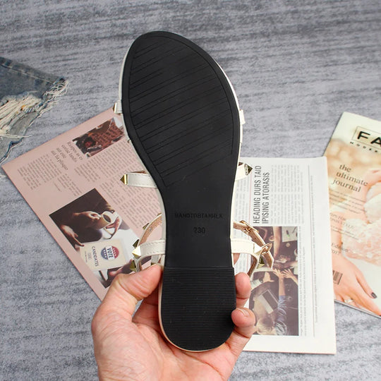 R&B | Sommer Damen Sandalen Frauen Lässige Flache Schuhe Schlicht Stil Mode Nieten Design Gehen und Einkaufen Große Größe