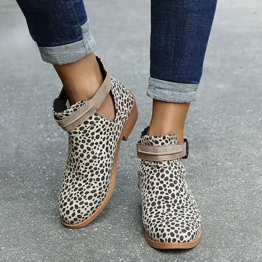 R&B | Stiefeletten mit Verstellbarem Riemen und Spitzer Zehe