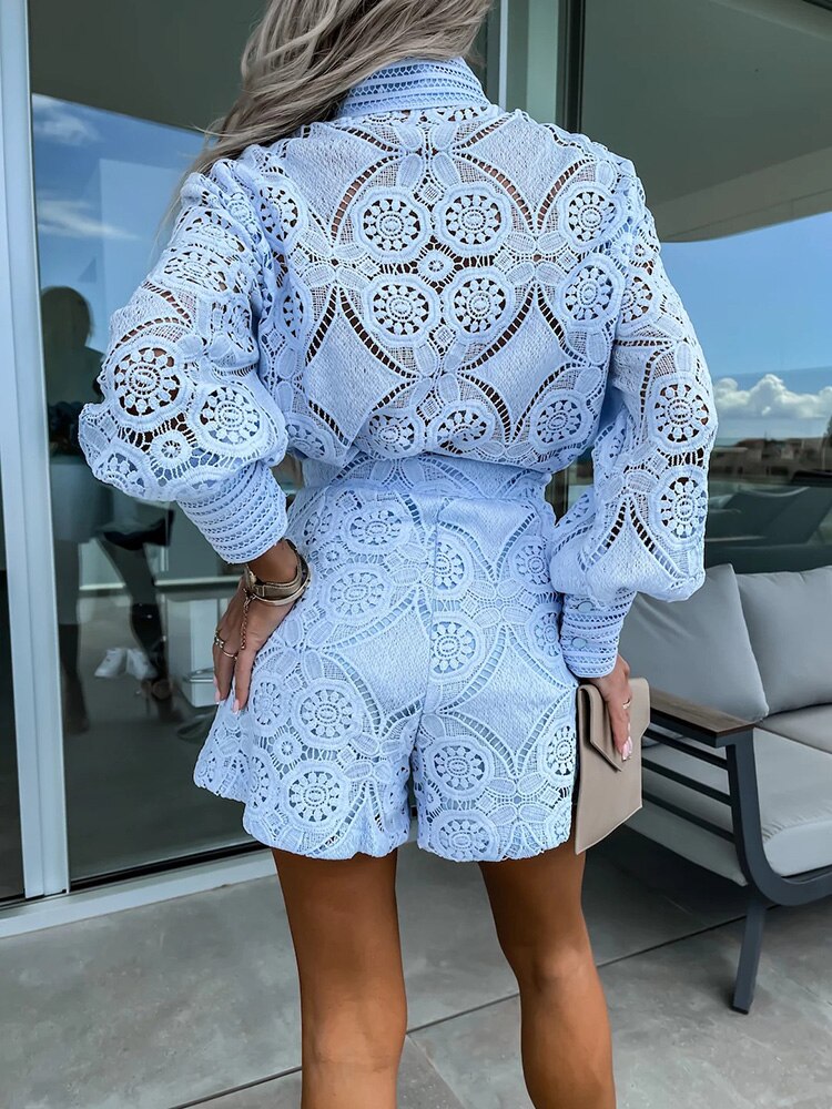 R&B | Lochspitzenbluse und Shorts-Set