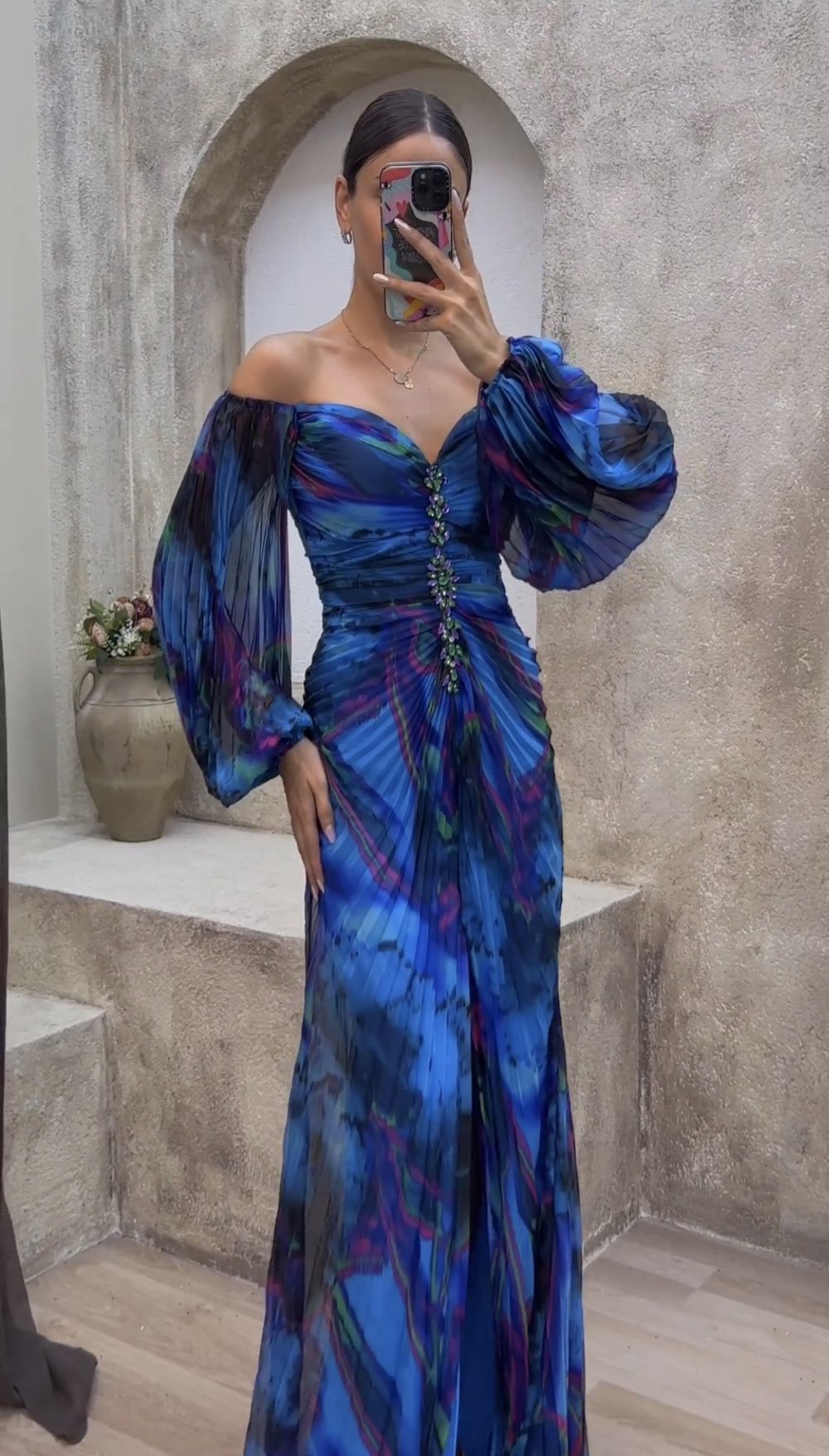 R&B | Kleid mit V-Ausschnitt
