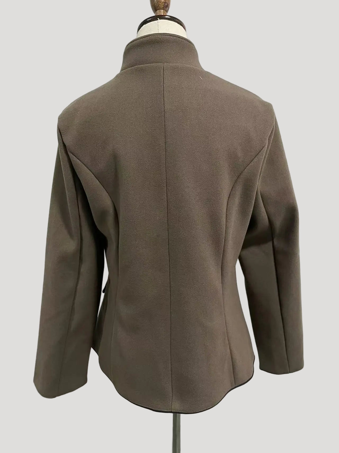 Damen Kurzjacke mit Mehrknopfleiste und Farbakzenten | R&B