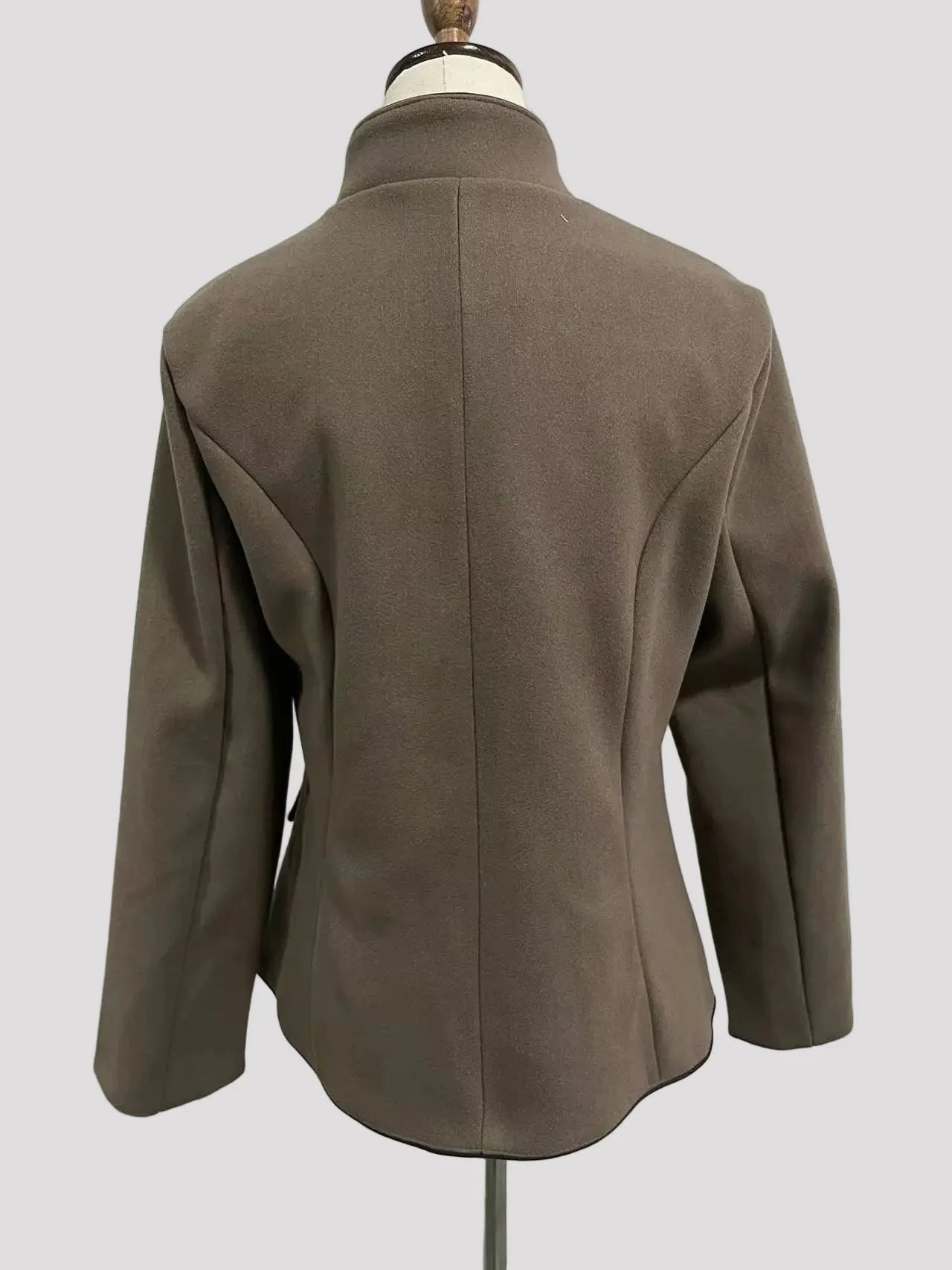 Damen Kurzjacke mit Mehrknopfleiste und Farbakzenten | R&B