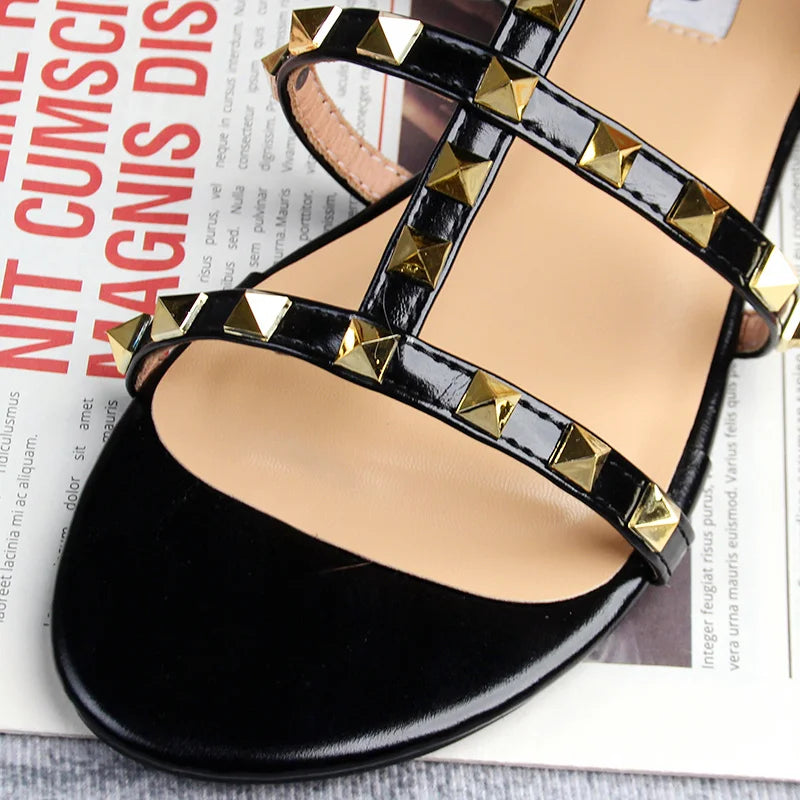 R&B | Sommer Damen Sandalen Frauen Lässige Flache Schuhe Schlicht Stil Mode Nieten Design Gehen und Einkaufen Große Größe