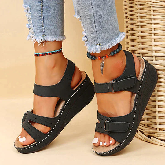 R&B - Bequeme orthopädische Sandalen mit Keilabsatz