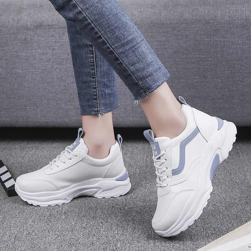 WeißBlauer TrendSneaker R&B