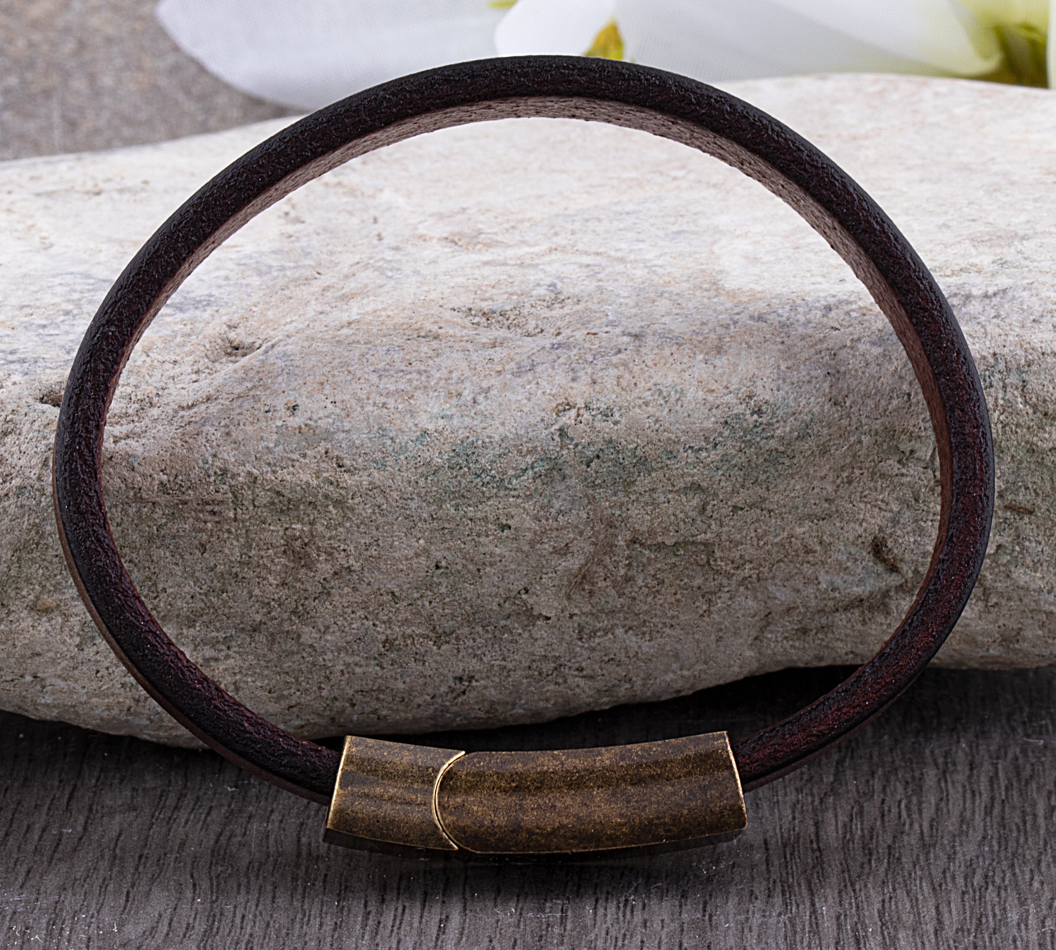 R&B | Robuste Lederarmband mit Messingschließe