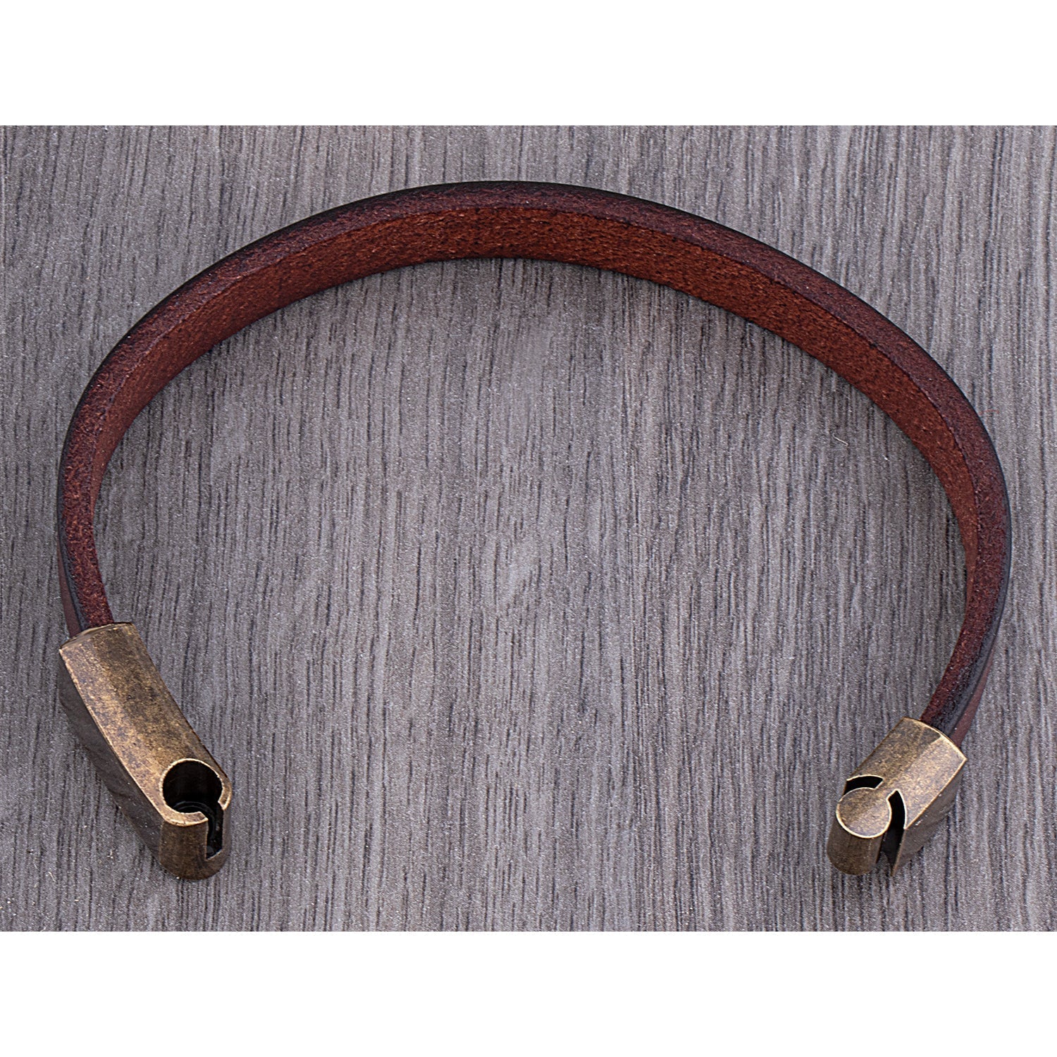 R&B | Robuste Lederarmband mit Messingschließe