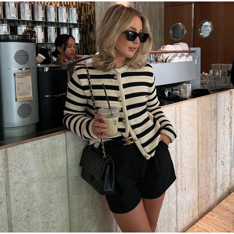 R&B | Stilischer langärmliger gestreifter Cardigan