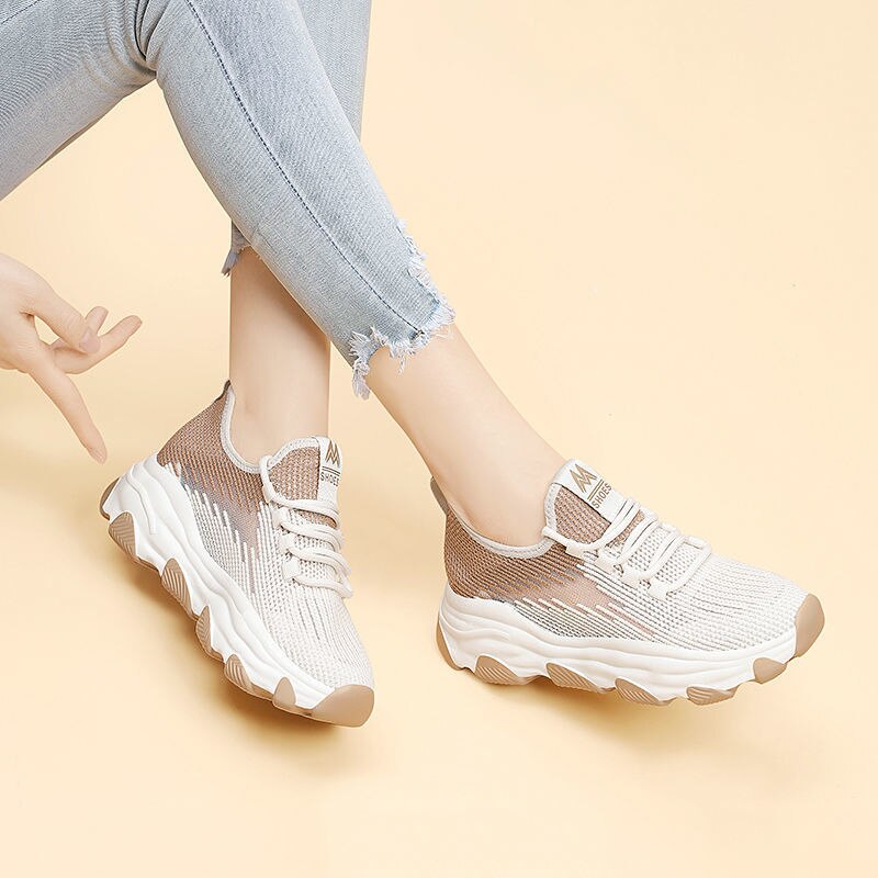 Dynamische Schwarze Sneaker R&B