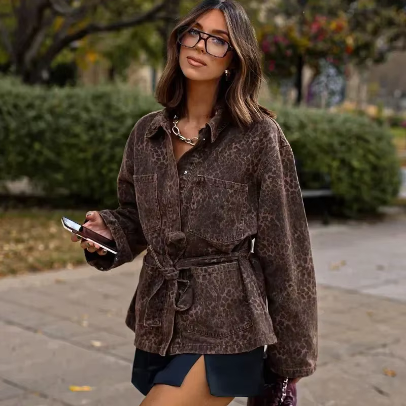 R&B | Jeansjacke mit Leopardenmuster