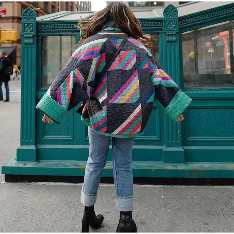 – Gesteppte Kimonojacke mit Regenbogenstreifen