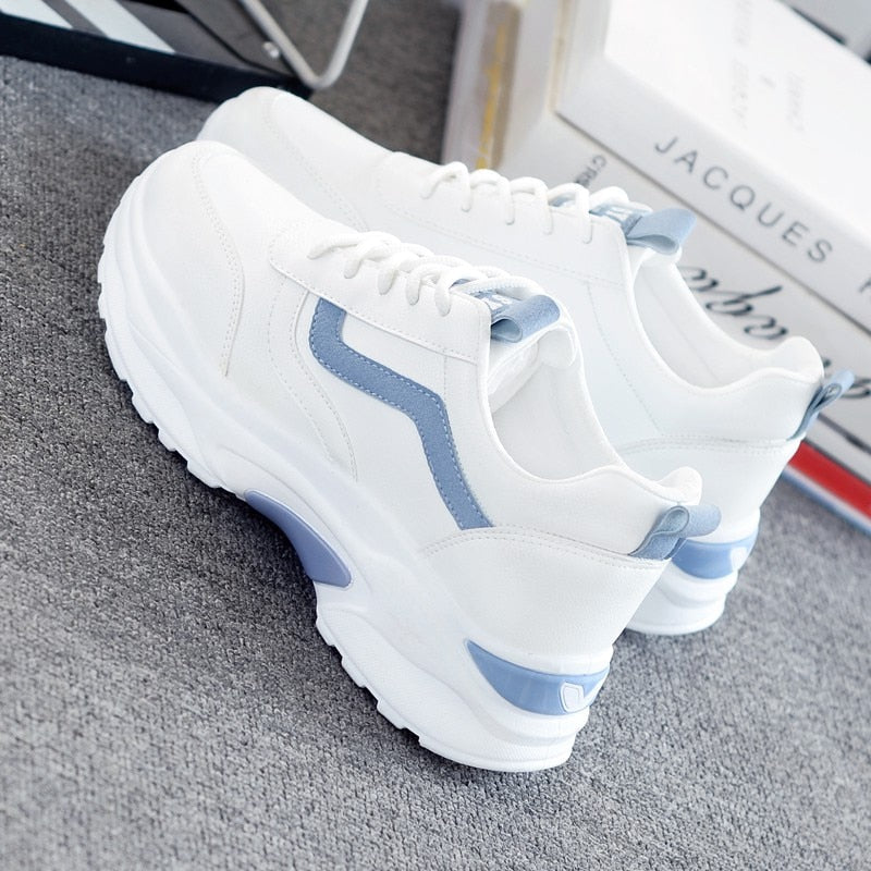 WeißBlauer TrendSneaker R&B