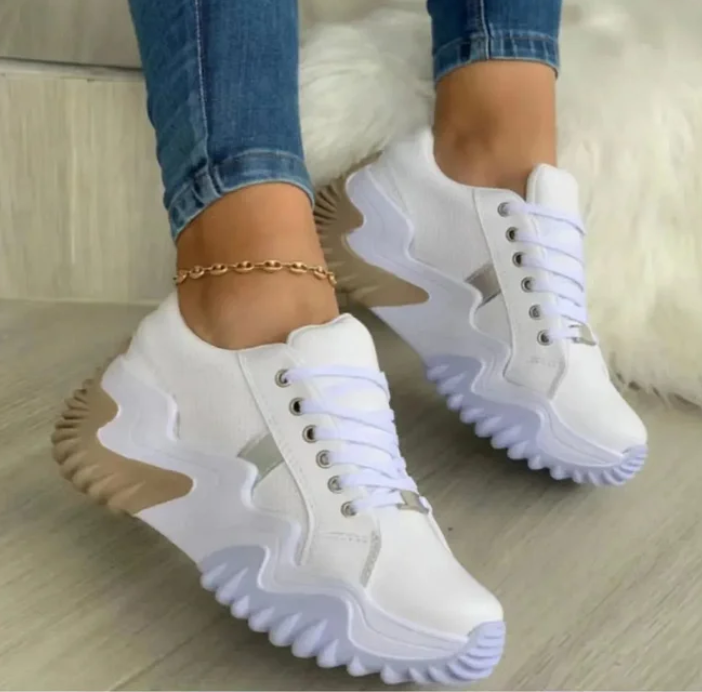 Sneakers mit klobiger Sohle zum Schnüren R&B R&B