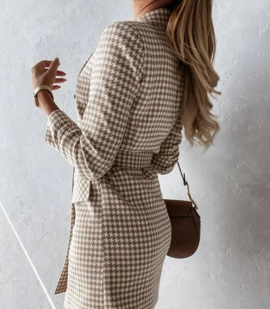 kariertes Blazer-Kleid mit doppelter Knopfreihe und Gürtel