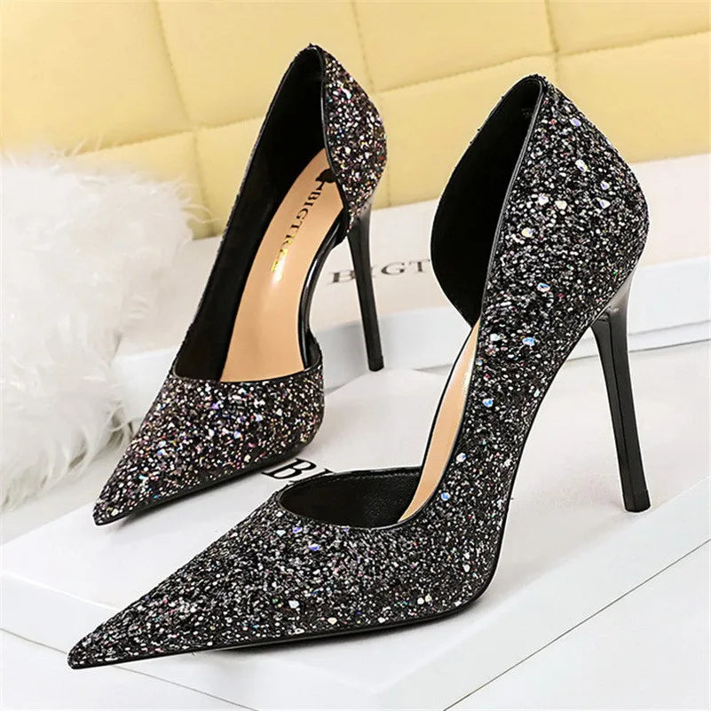 R&B | Glitzernder, Spitzer Stiletto Absatz