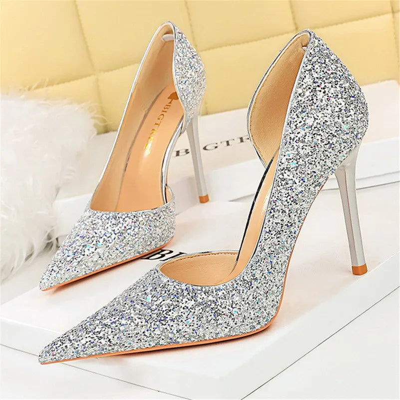 R&B | Glitzernder, Spitzer Stiletto Absatz