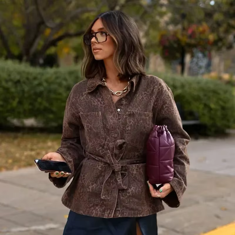 R&B | Jeansjacke mit Leopardenmuster