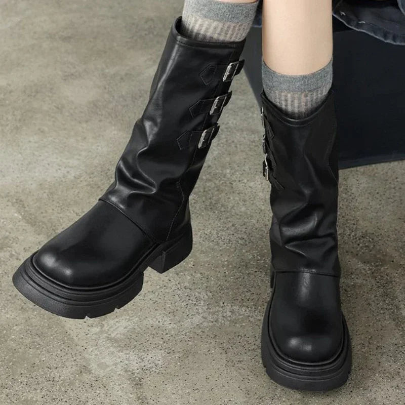 R&B | Chunky-Heel-Biker-Stiefel für Damen mit Riemen-Details