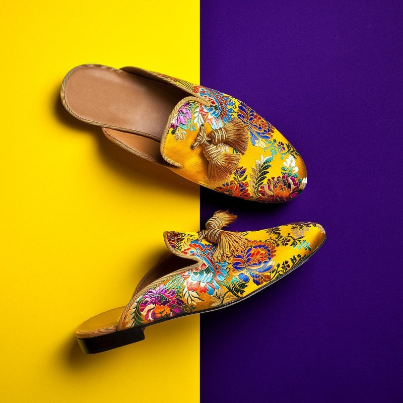 Schuhe mit floralen Quasten R&B