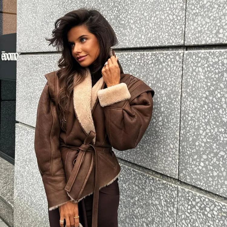 R&B | Stylische Kunstlederjacke mit Teddy Futter und Schnürdetails