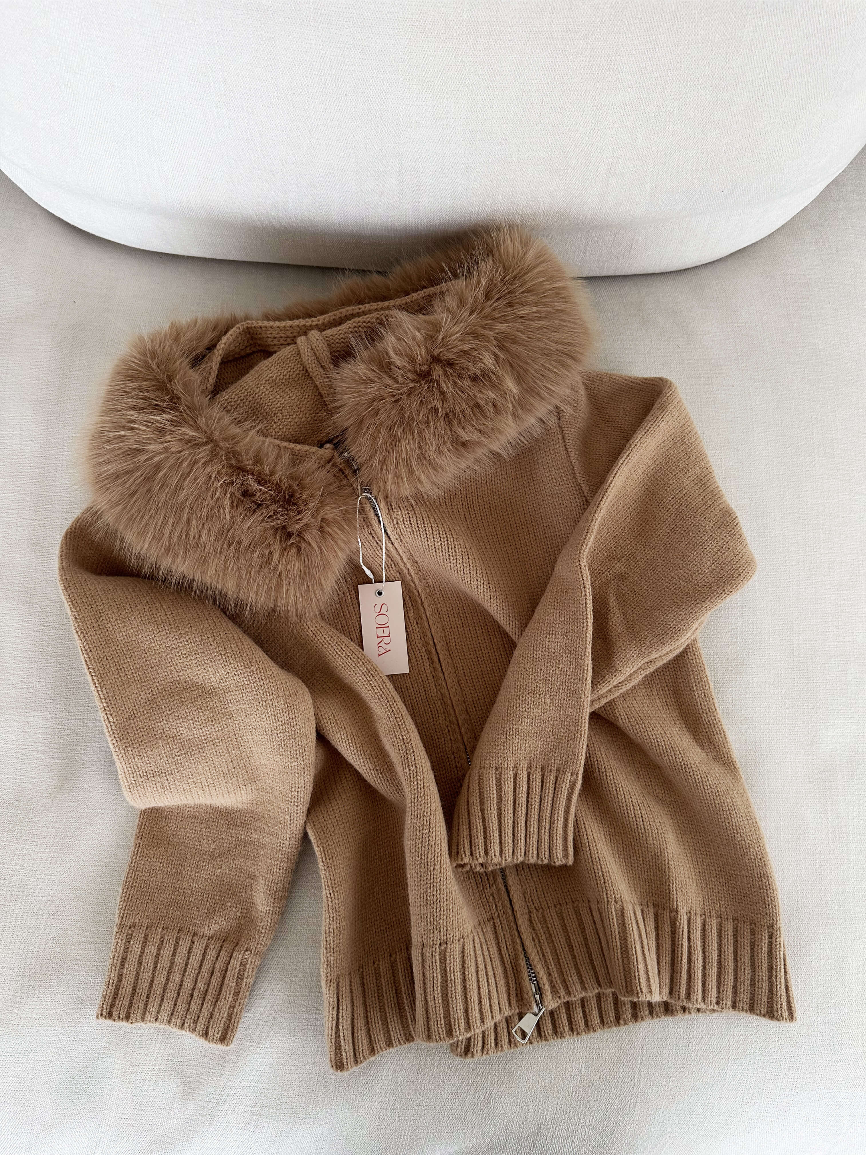 R&B | Strickjacke Grau mit Kapuze und Kunstpelz Warme Winterjacke