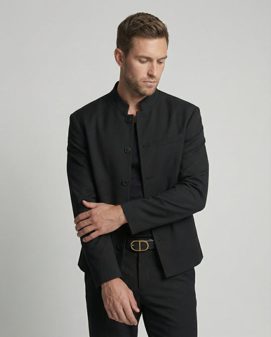 Stilvolle schwarze Herren Kurzjacke mit Stehkragen im modernen Cleanfit Look