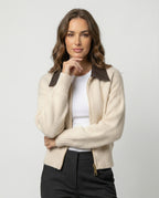 Stylischer Damen Strickpullover mit Lederkragen und Doppel-Reißverschluss Beige