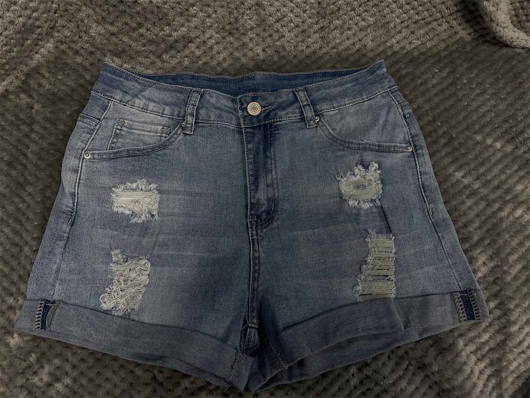 R&B | Beinabschluss Ripped Jeans Shorts
