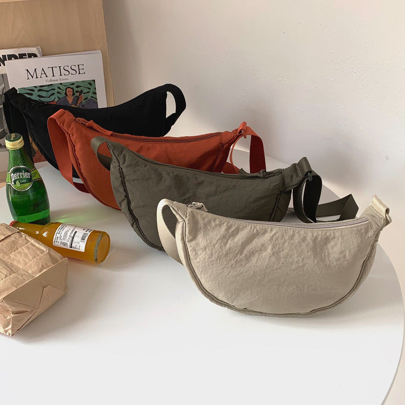 R&B | Damenumhängetasche Half Moon mit Verstellbarem Riemen
