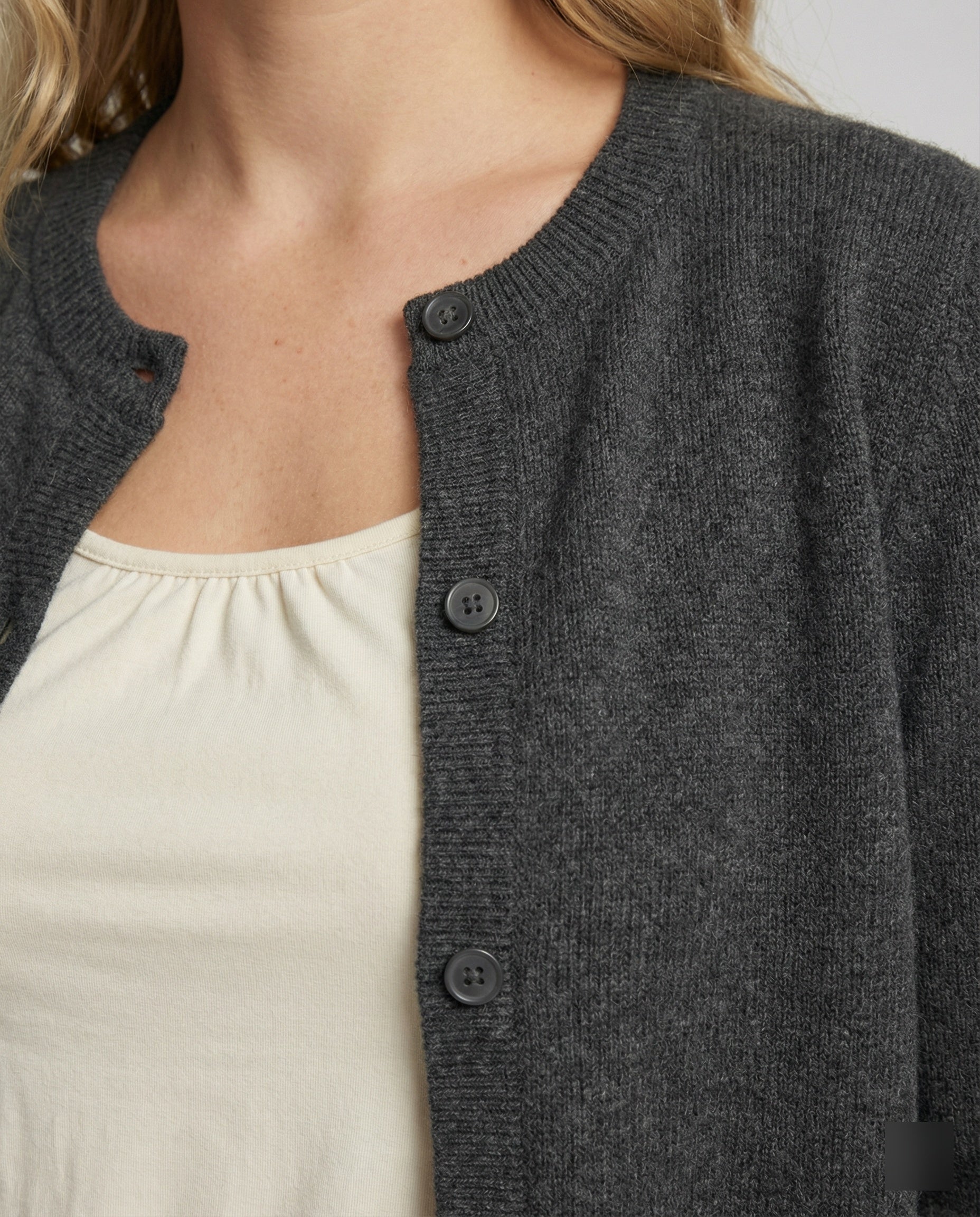 Damen Strickjacke V-Ausschnitt und passende Freizeit Hose