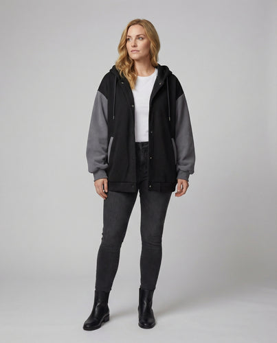 Oversize-Kapuzenjacke mit Druckknopfleiste, voluminösen Raglanärmeln und verdeckten Eingrifftaschen R&B