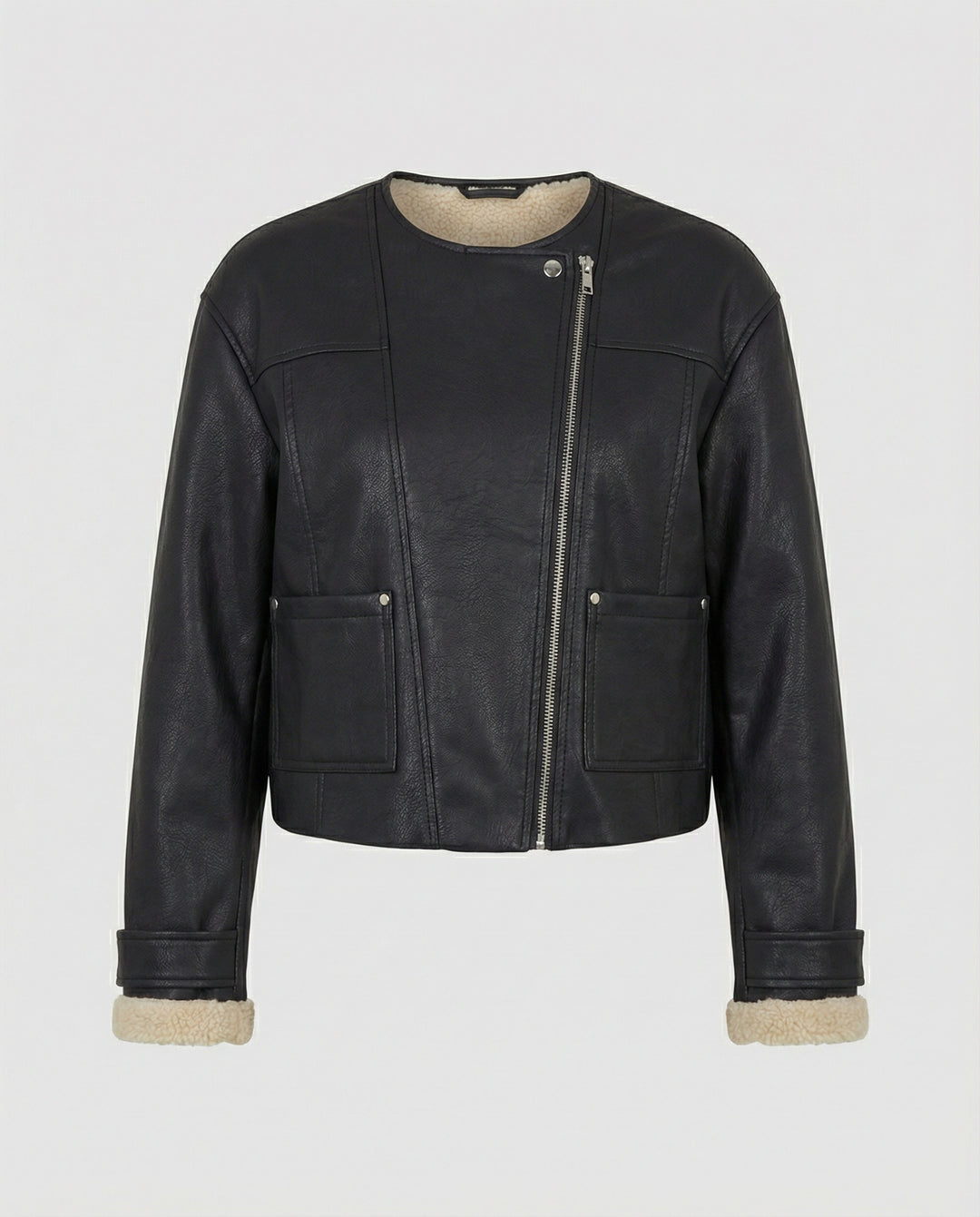 Kurzer Boxy-Blouson aus veganem Kunstleder mit Stehkragen Reißverschluss und aufgesetzten Taschen R&B