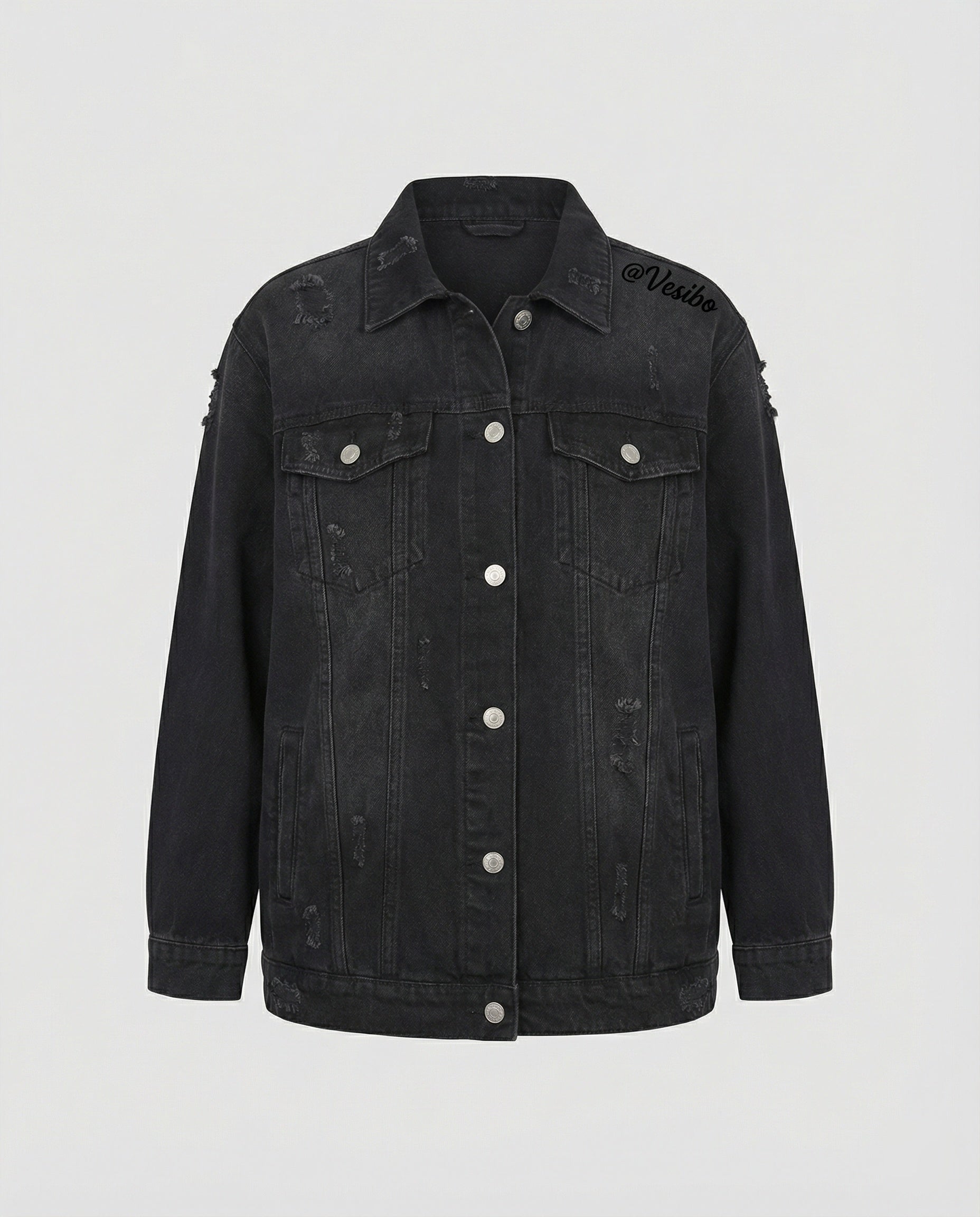 Locker sitzende Jeansjacke mit ausgefransten Details, Metallknopfleiste und aufgesetzten Brusttaschen R&B