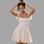 Kleid mit Spitzenbesatz und fließendem Rock